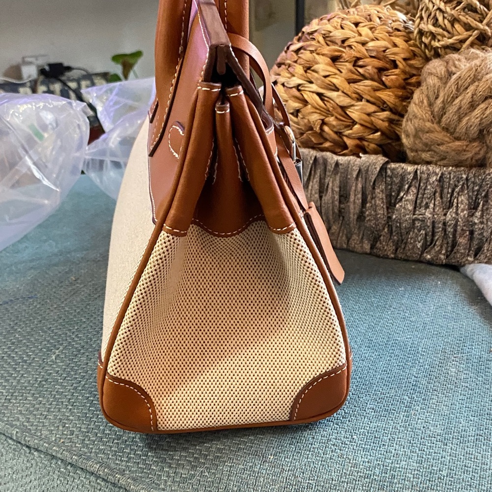 Elegant Tan and Cream Women's Handbag - Picture 4 of 7